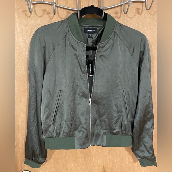 EXPRESS-Nwt satin like bomber jacket in olive green - Picture 4 of 6